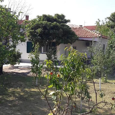 Holiday home Smokvica *