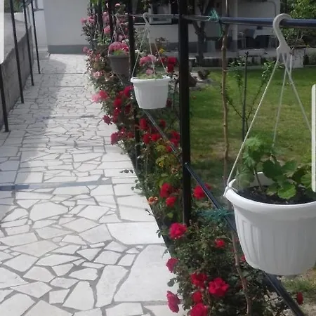 Holiday home Smokvica *