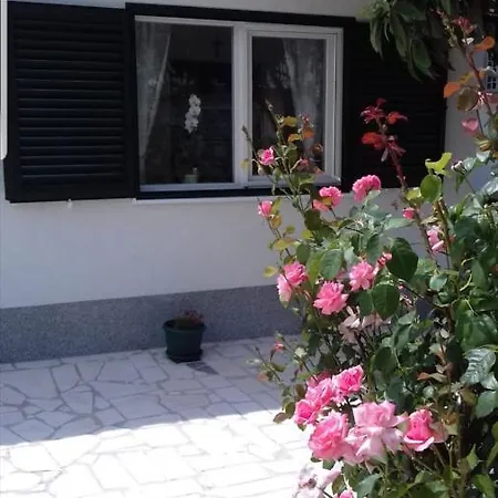 Holiday home Smokvica